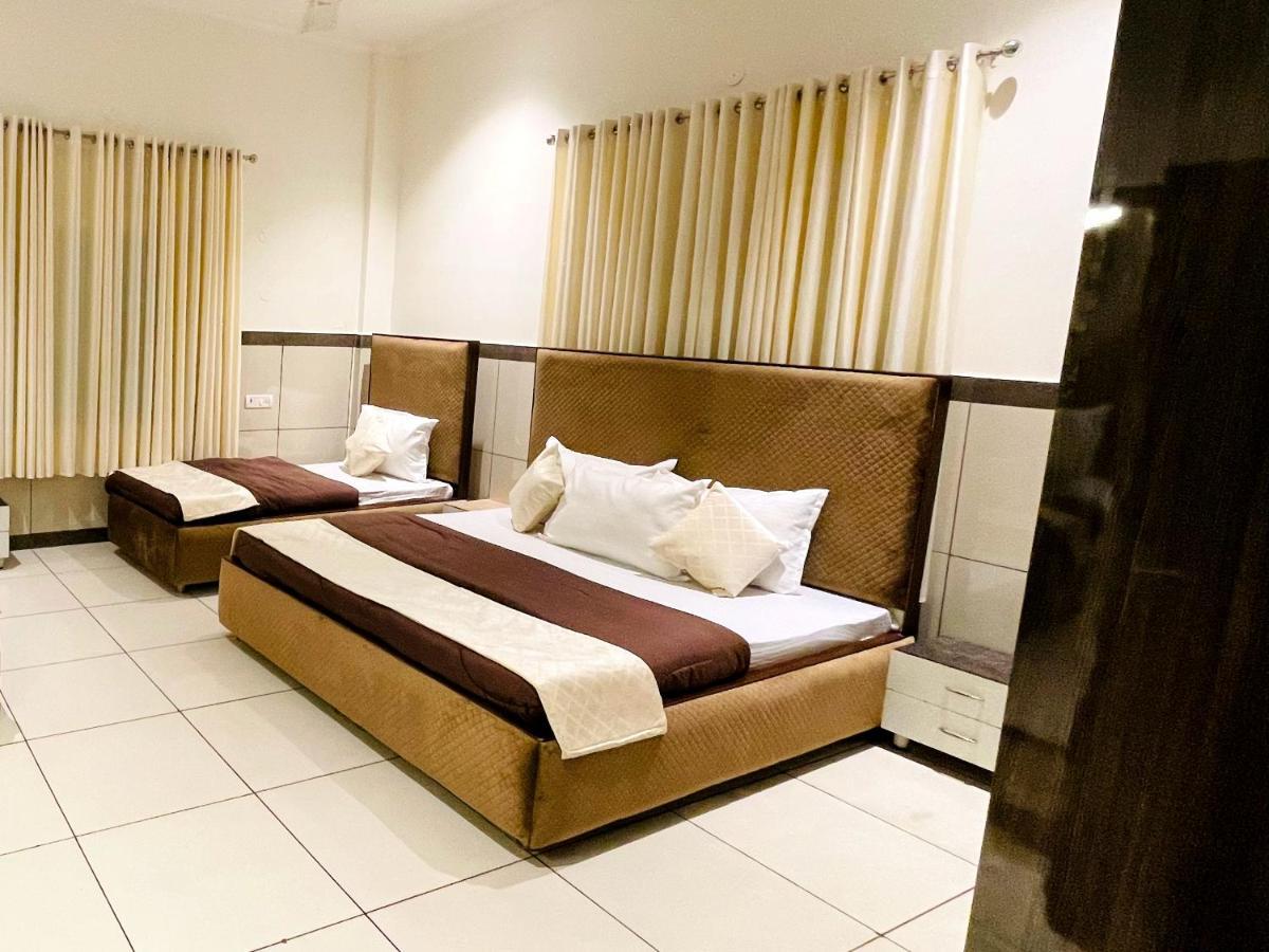Primrose Hotel And Restaurant โซนีปัต ภายนอก รูปภาพ